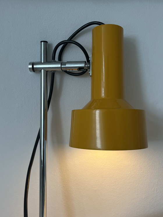 Image 1 of Geel oranje vintage tafellamp in mid-century stijl chroom