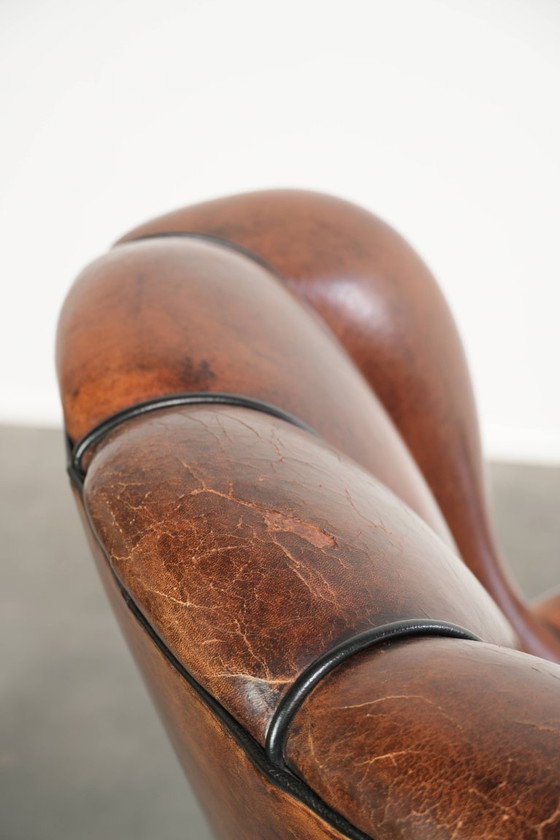 2 fauteuils en peau de mouton au design unique, avec passepoil noir et couleurs profondes. – Leather (photo 17 of 20)