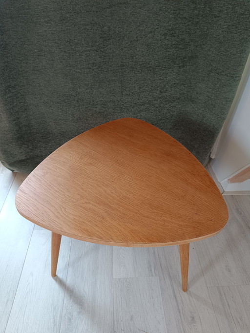 Mesa auxiliar triangular