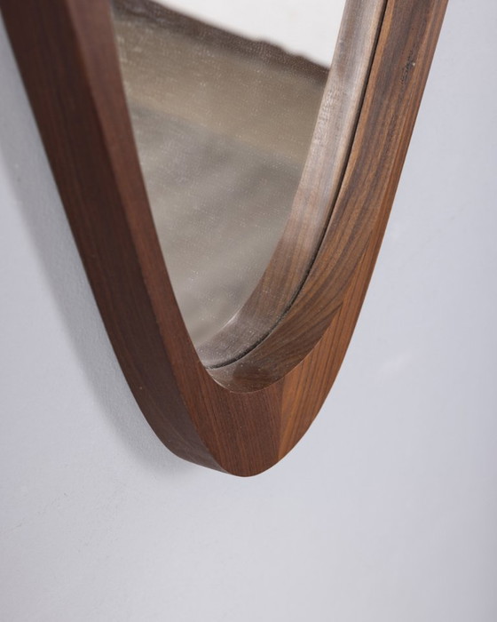 Image 1 of Miroir mural ovale en bois vintage des années 1960, design italien