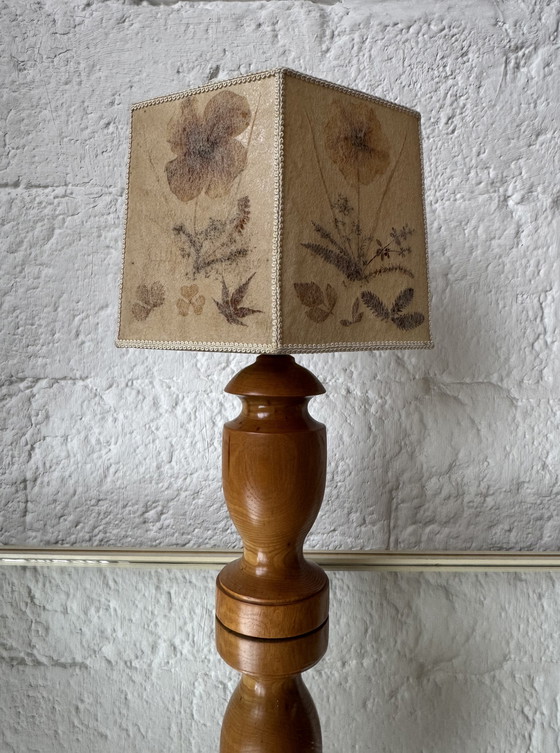 Image 1 of Gedrechselte Holzlampe mit Herbarium-Lampenschirm, 1970er Jahre