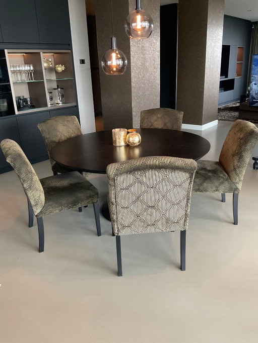 5 MACAZZ chairs in green velvet with a Prades dining table 160 cm