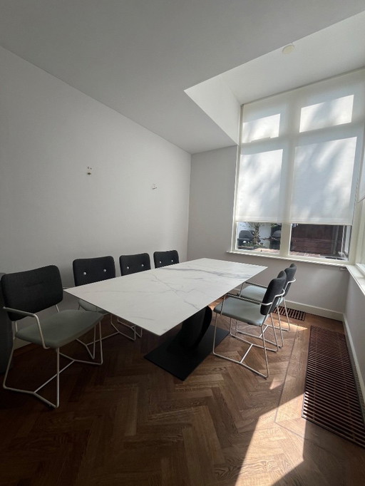 Bert Plantagie chairs 6x and a marble dining table