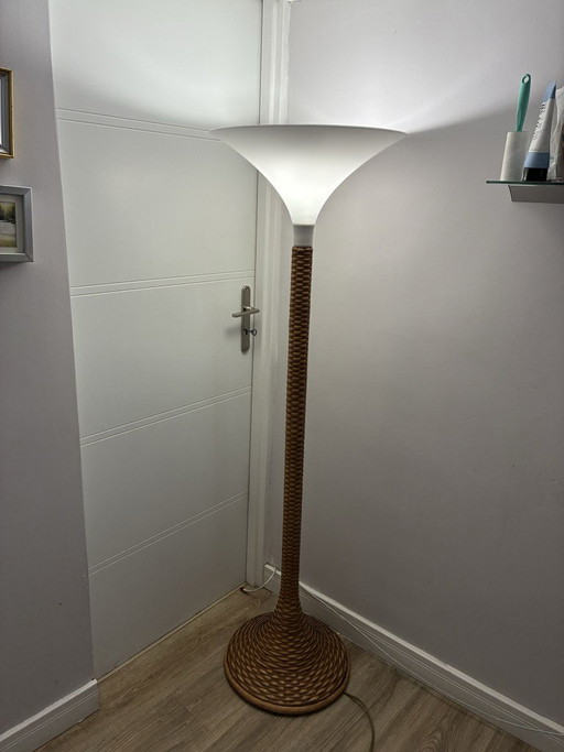 Lampadaire vintage italien en rotin années 70 Abat-jour chapeau de sorcière 162 cm