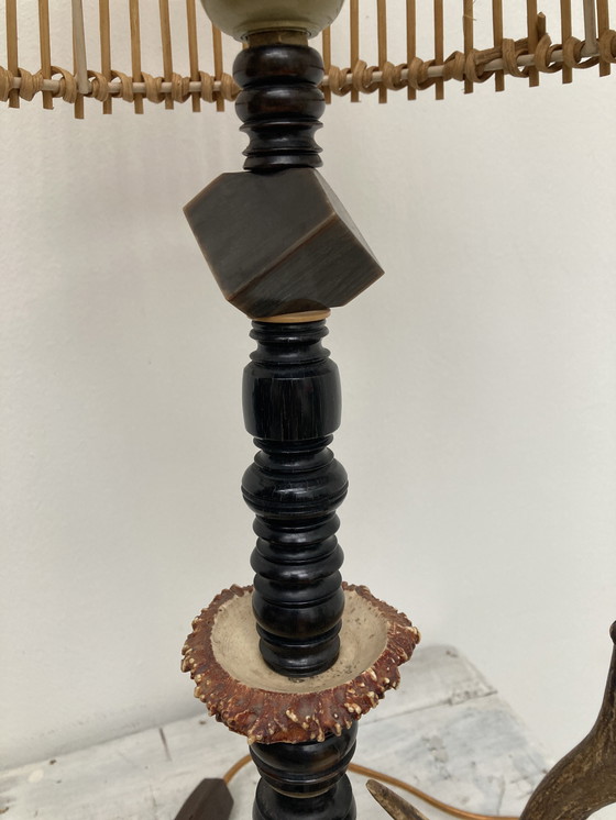 Image 1 of Lampada da tavolo vintage in legno con cappello rotante/bambù