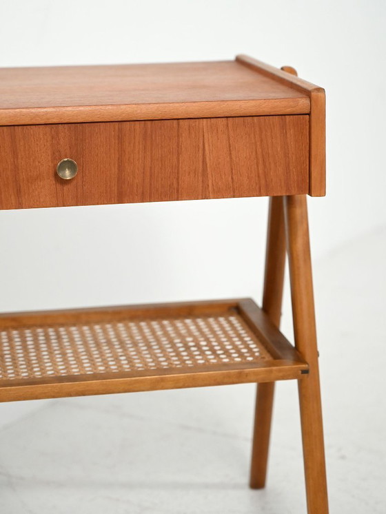 Image 1 of Comodino vintage scandinavo in teak con canna di Vienna