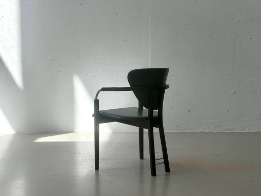 Italian vintage stiletto armchairs in leather, 1980s – kuipstoelen (photo 2 of 13)