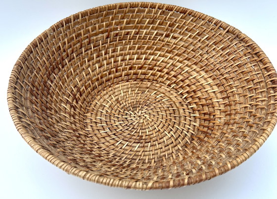 Image 1 of Panier en rotin tressé à la main – années 1970-1980