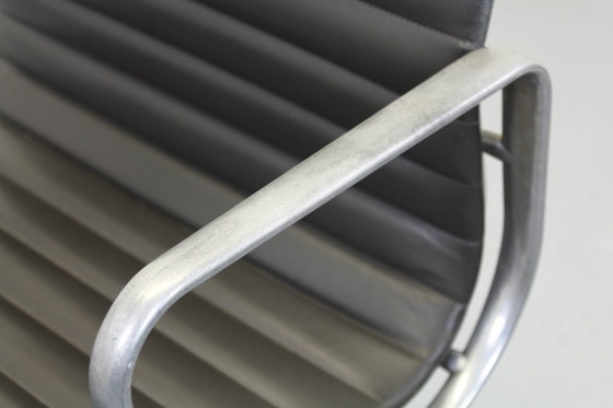 Image 1 of Ea117 bureaustoelen ICF Charles & Ray Eames Seats