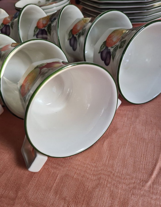 Image 1 of Servizio da tè e torta alla frutta fresca Johnson Brothers England con piatto da portata e petit four.