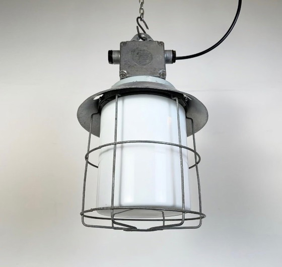 Image 1 of Lampada industriale a gabbia in alluminio con vetro opalino di Elektrosvit, anni '70
