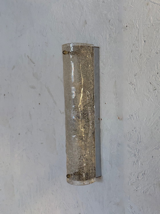 Image 1 of Grande lampada da parete in vetro ghiacciato testurizzato: eleganza brutalista di metà secolo