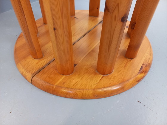 Image 1 of Table à manger ronde scandinave vintage style Rainer Daumiller en pin des années 60 70 avec rallonge