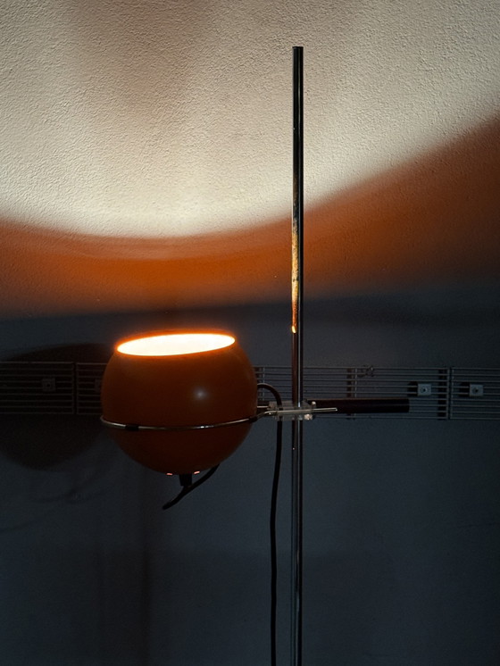 Image 1 of Lampada da terra vintage – Gepo / Gerda – paralume sferico in metallo arancione – design Space Age anni '70