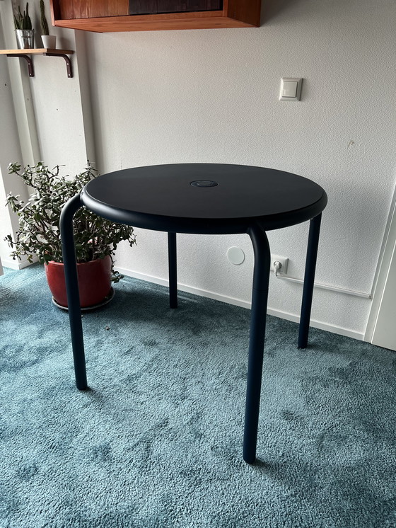 Image 1 of Table Fatboy Toni Bistreau en bleu foncé