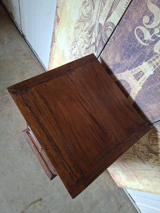 Image 1 of Cassettiera, comodino o mobile da ingresso in teak antico, dimensioni: 42x40 cm e 76 cm di altezza.