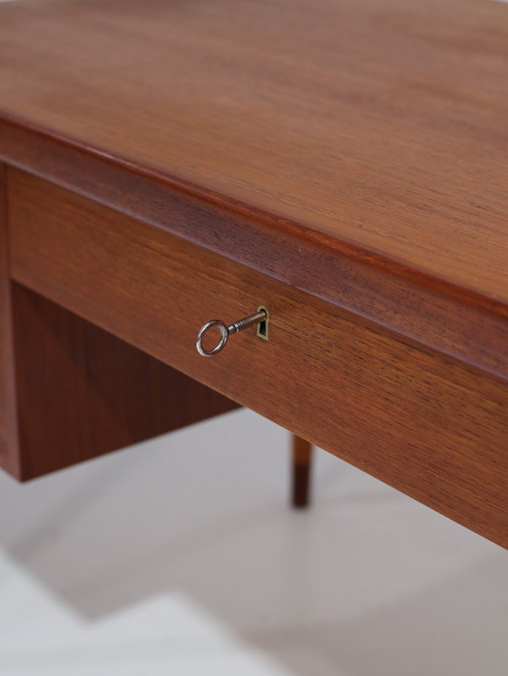 Image 1 of Vrijstaand bureau Deens teak vintage 1960s