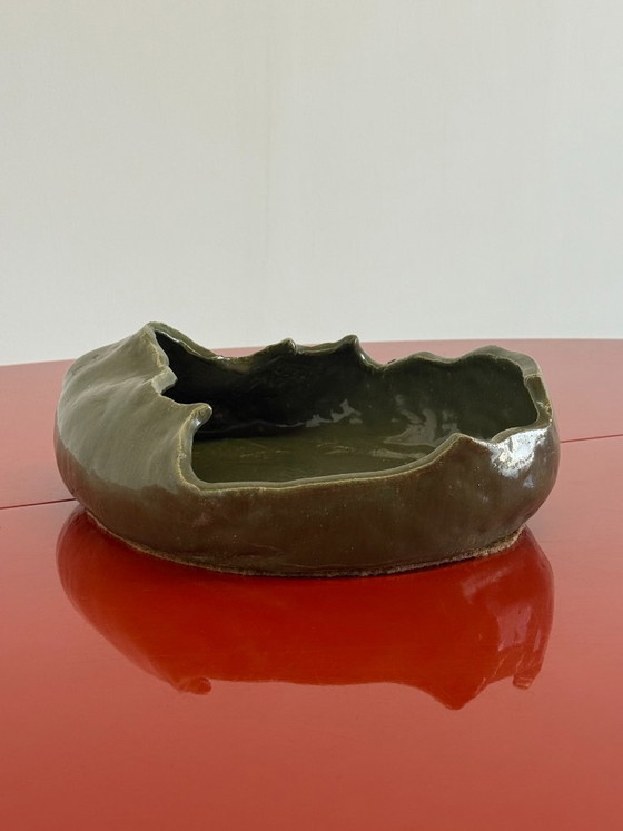 Image 1 of Bol asymétrique vintage en céramique vert olive