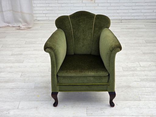 Poltrona danese, anni '50, rivestimento in velluto verde, gambe in legno di frassino.