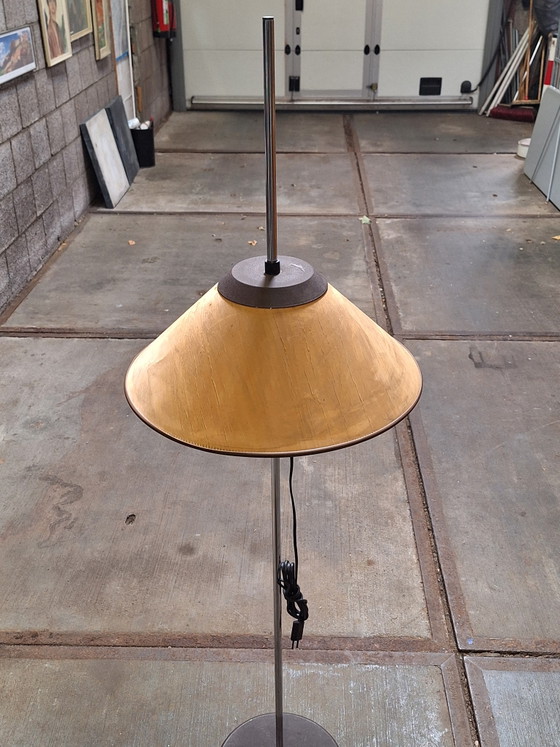 Image 1 of Herda staande schemerlamp met houten fineerkap
