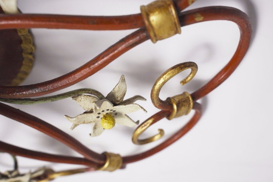 Image 1 of Lampada da soffitto italiana Tole a forma di petalo, colore rosso, oro e bianco, con motivo floreale, stile Mid-Century.