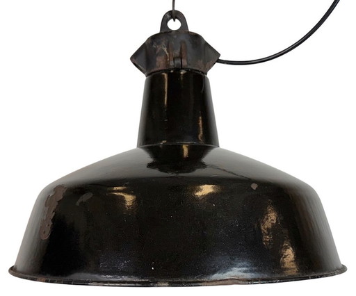 Industriële zwarte geëmailleerde fabriekslamp met gietijzeren bovenkant, jaren 50