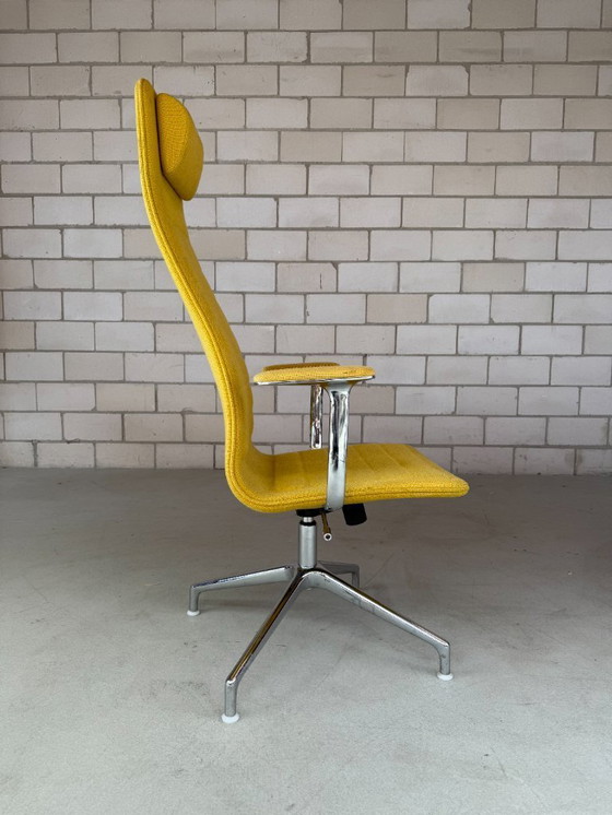 Image 1 of Cappellini Lotus Draaibare Fauteuil (meerdere aanwezig)