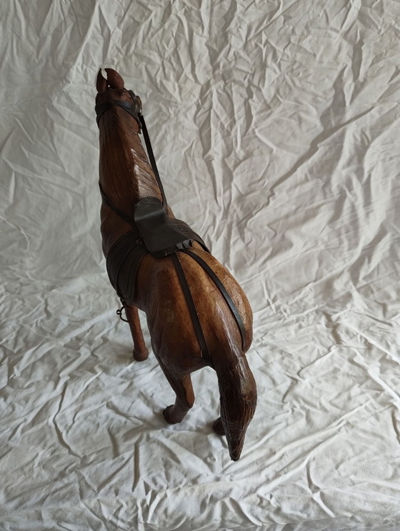Cheval en cuir avec selle, 35cm de haut. – Objets déco, Métal (photo 3 of 7)