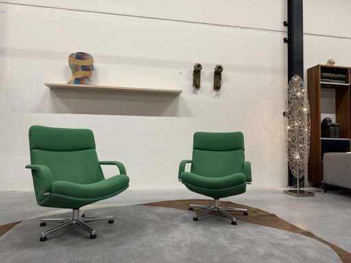 2 Fauteuil pivotant Artifort Geoffrey 154 en tissu laine vert