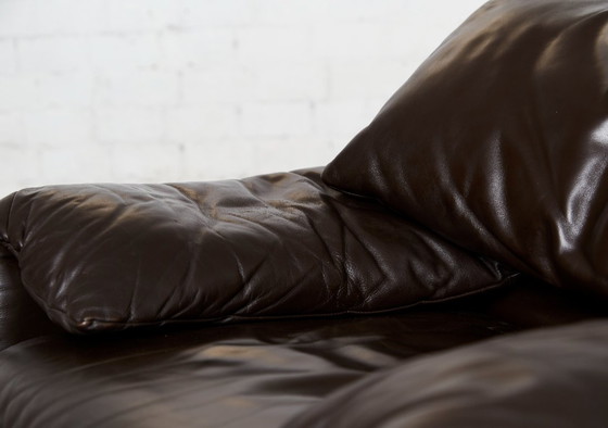 Image 1 of Maralunga-Loungesessel und passender Hocker aus Leder von Vico Magistretti für Cassina, 1980er Jahre, 2er-Set