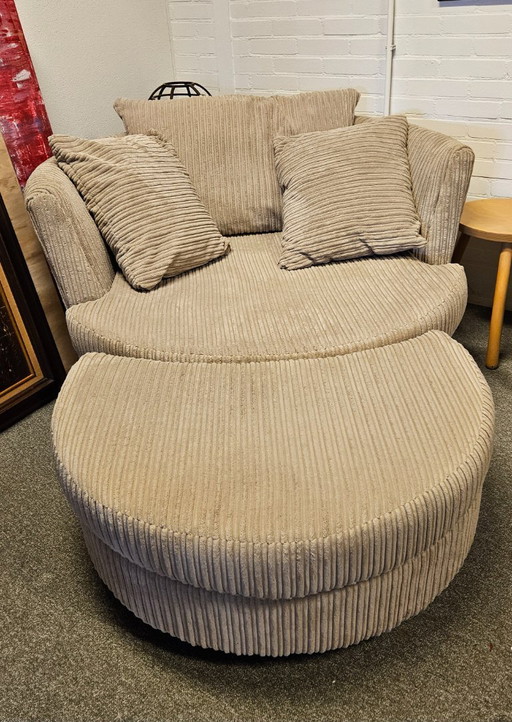 Sillón de salón con otomana y 3 cojines