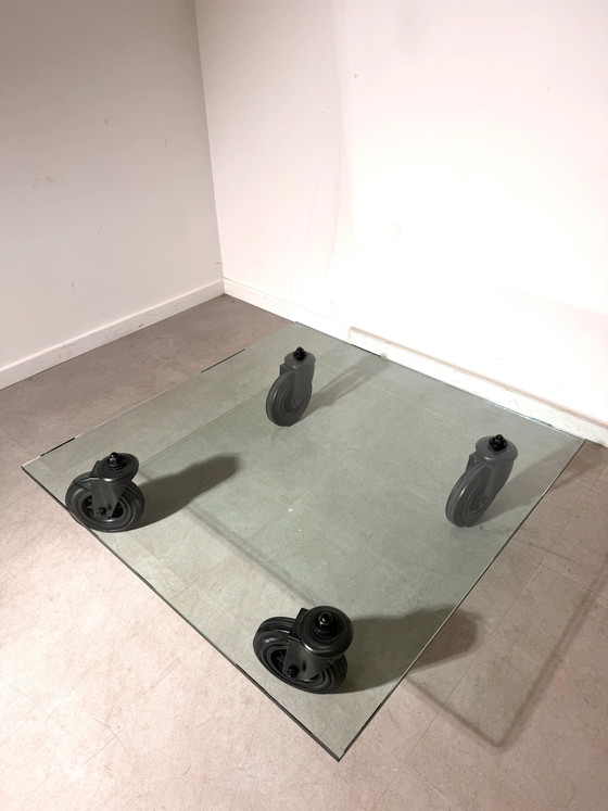 Gae Aulenti “Tavolo con Ruote” Table basse – Tables basses, Glass (photo 2 of 5)