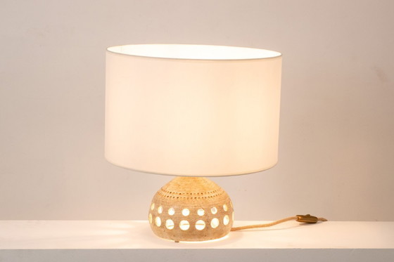 Image 1 of Georges Pelletier. Opengewerkte en geglazuurde terracotta lamp. Circa 1960-70.
