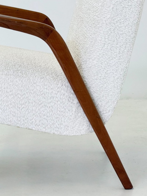 Image 1 of Sillón italiano de mediados de siglo hecho de madera de cerezo con bouclé blanco