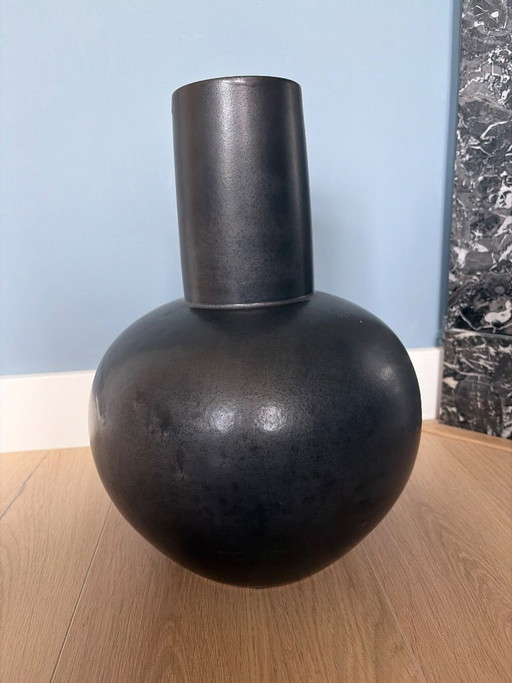 Norr11 Vase, Spherical Vase, Anthracite Grey/Black – vazen, Stone (photo 2 of 9)