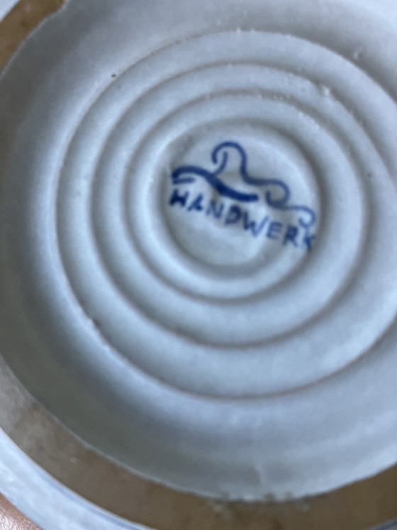 Bellissimo vaso vintage in ceramica blu di Delft, realizzato a mano, con decorazioni a tema vitivinicolo. (photo 6 of 6)