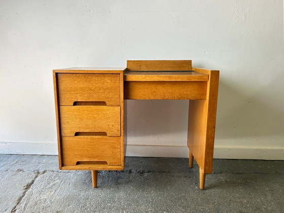Image 1 of Zeldzame compacte kaptafel of bureau met klapspiegel uit het midden van de 20e eeuw, ontworpen door John & Sylvia Reid voor Stag