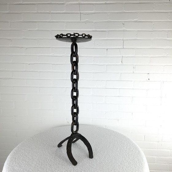 Image 1 of Vintage brutalist vloerkandelaar zwart ketting gietijzer
