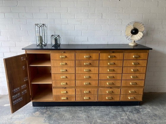 Image 1 of Vintage mid-century apotheekkast,apothekerskast,ladenkast