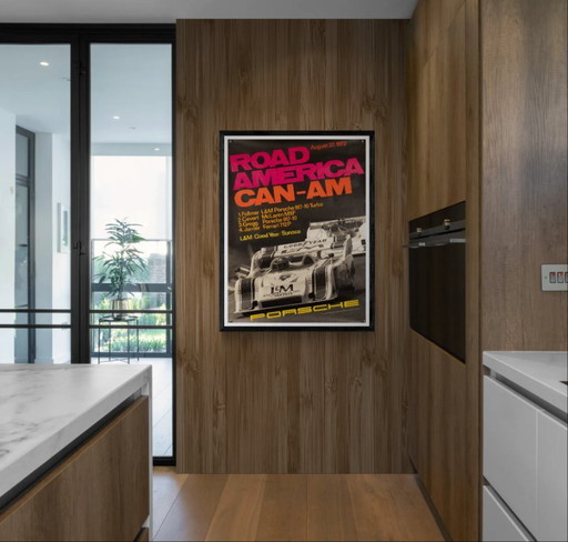Porsche Road America Can-Am 1972 – Originele vintage Porsche poster van Atelier Strenger – Mid-Century Modern – 102x76 cm