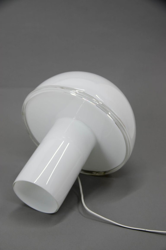 Image 1 of Grande lampe de table ou lampadaire en verre opalin italien de Fontana Arte, années 2010