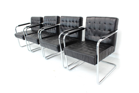 Image 1 of As new, Set of 4 Bauhaus Cantilever armchairs (Freischwinger) with premium leather and chromed tubular steel frame, 1a restored