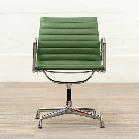 Image 1 of Vitra Ea 108 Drehstuhl