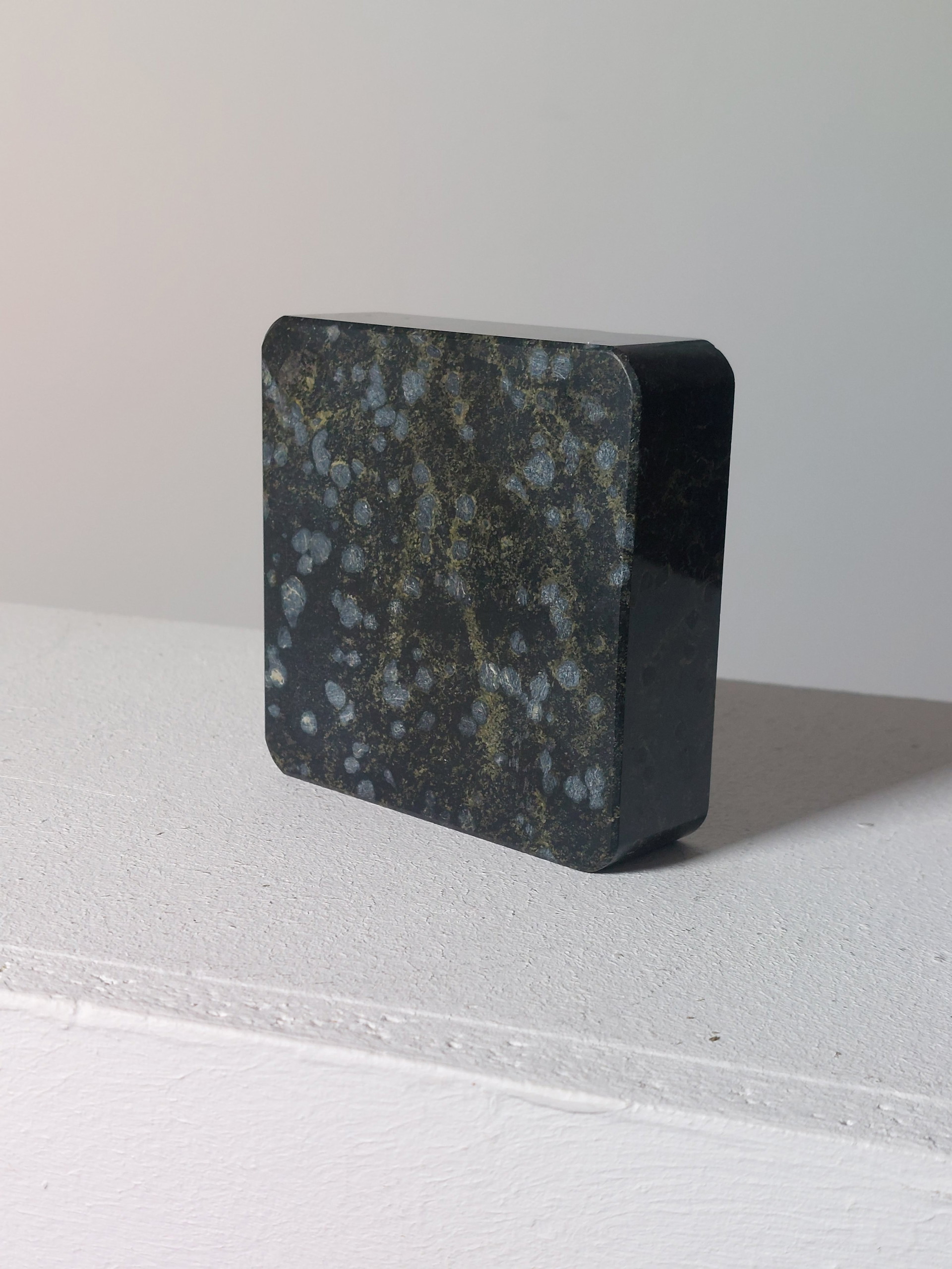 Elegant black handmade vintage marble ashtray | €55 | Whoppah