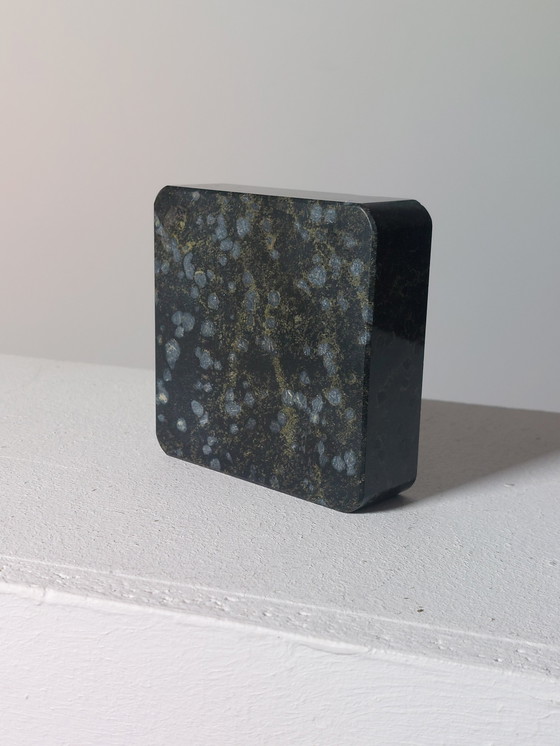 Image 1 of Elegante posacenere in marmo vintage nero fatto a mano