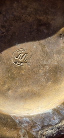 Théière marocaine antique exclusive en cuivre sur son support d'origine – un chef-d'œuvre intemporel plein de caractère