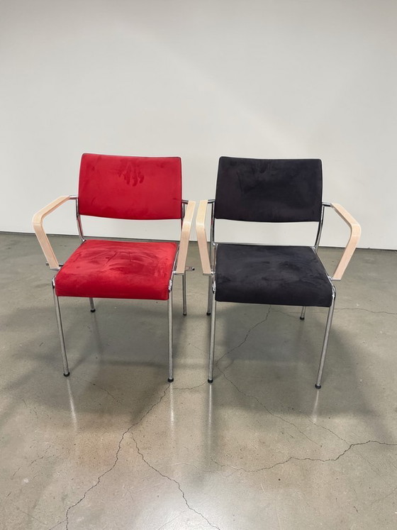 Image 1 of Brunner Design Konferenzstuhl stapelbar | Vintage Büro Stuhl mit Holzarmlehnen & Chrom | Besucherstuhl Rot Schwarz |
