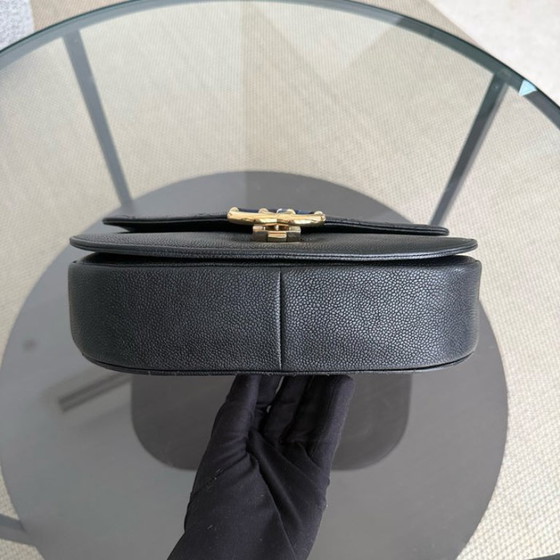 Image 1 of Chanel Coco Curve Cuba - Caviar Medium Negro con herrajes dorados
