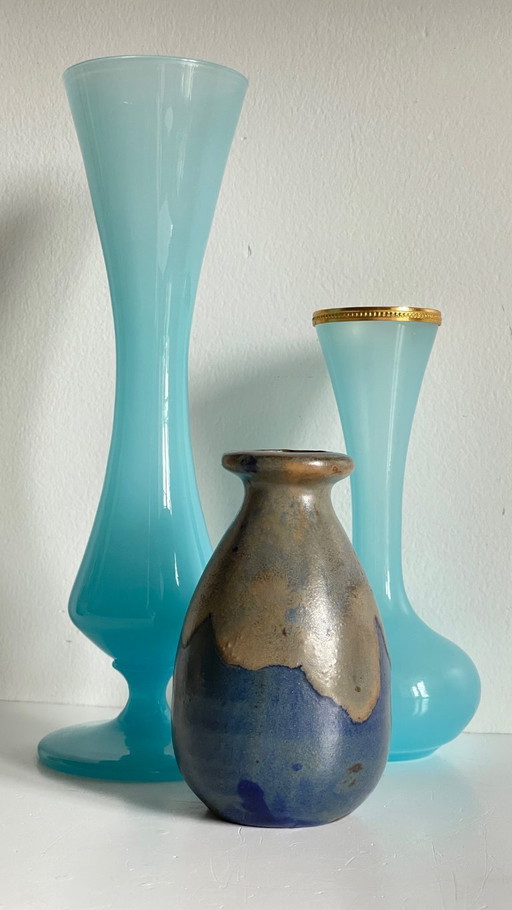 Vintage blaue Steinzeugvasen aus Opalglas