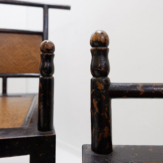 Image 1 of Paire de chaises de méditation en bois laqué et rotin - Japon, début du XXe siècle